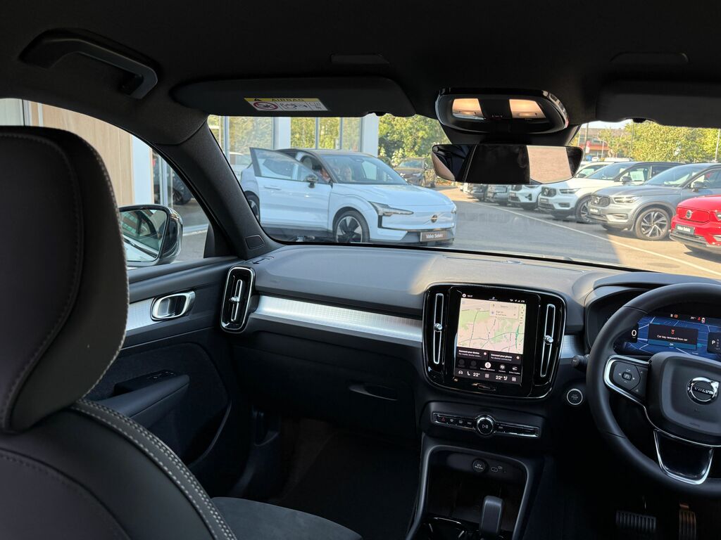 Volvo XC40 B4 197Bhp Ultra Dark Mild Hybrid - 360 Parking Green #30