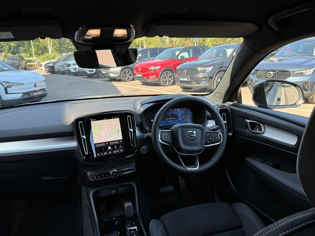 Volvo XC40 B4 197Bhp Ultra Dark Mild Hybrid - 360 Parking Green #31