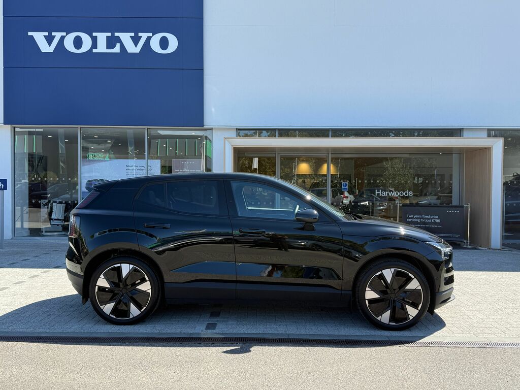 Volvo EX30 Ultra Black