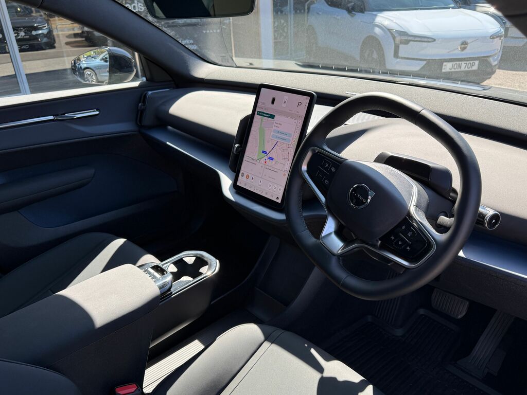 Volvo EX30 Ultra Black #5