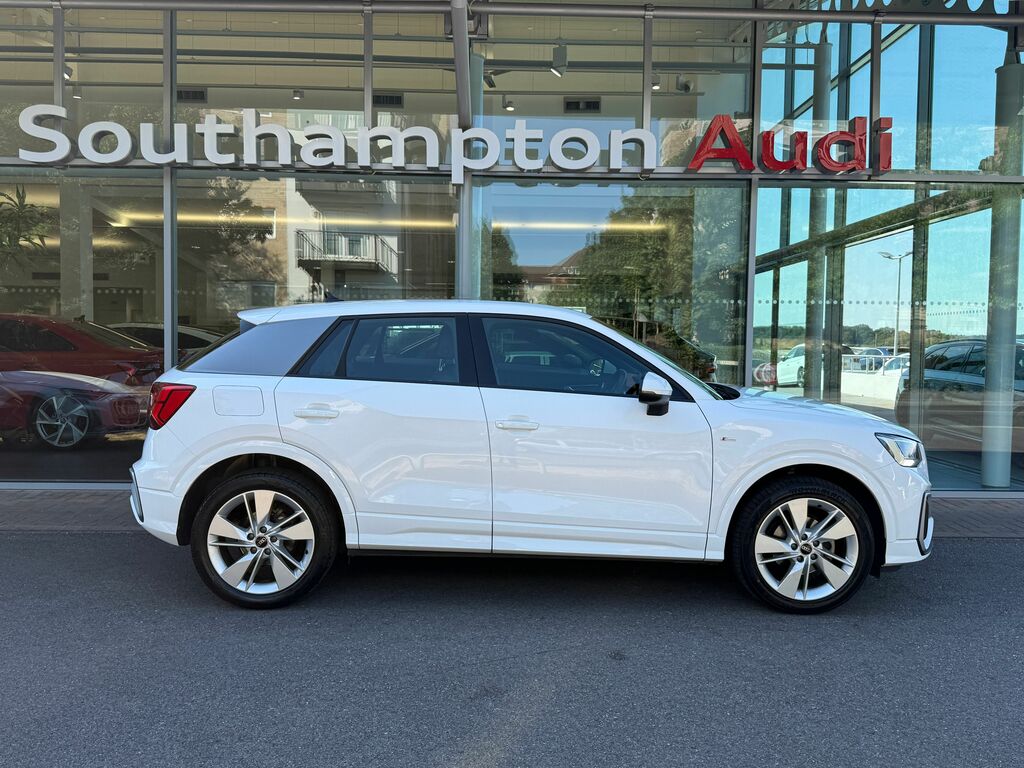 Audi Q2 S Line Black #4