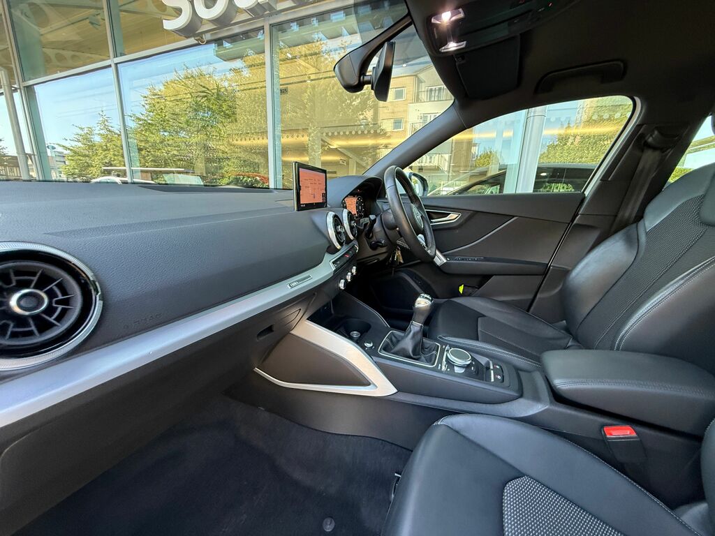 Audi Q2 S Line Black #2