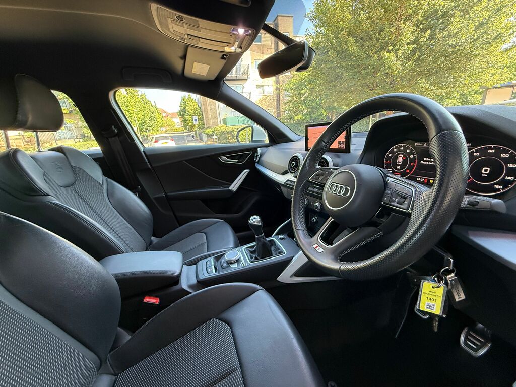 Audi Q2 S Line Black #6