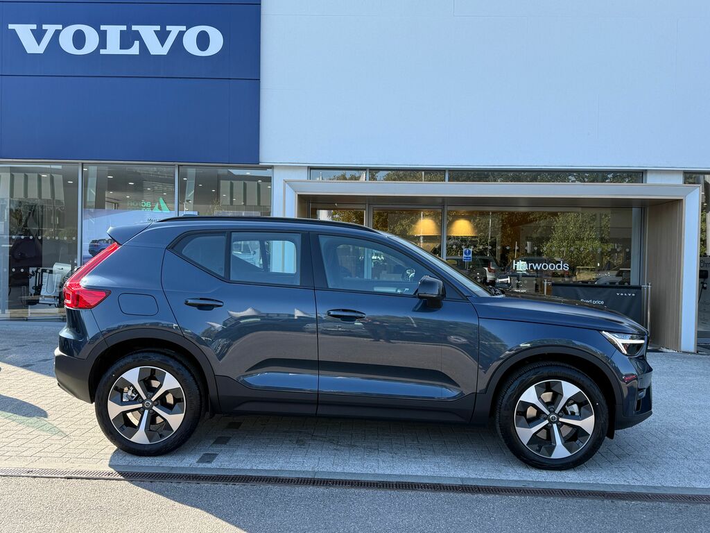 Volvo XC40 Plus Blue