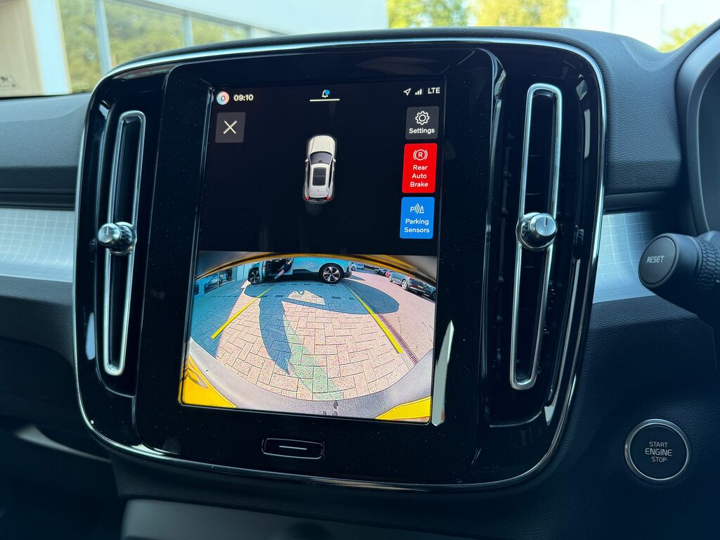 Volvo XC40 Plus Blue #3