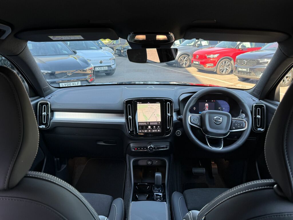 Volvo XC40 Plus Blue #2