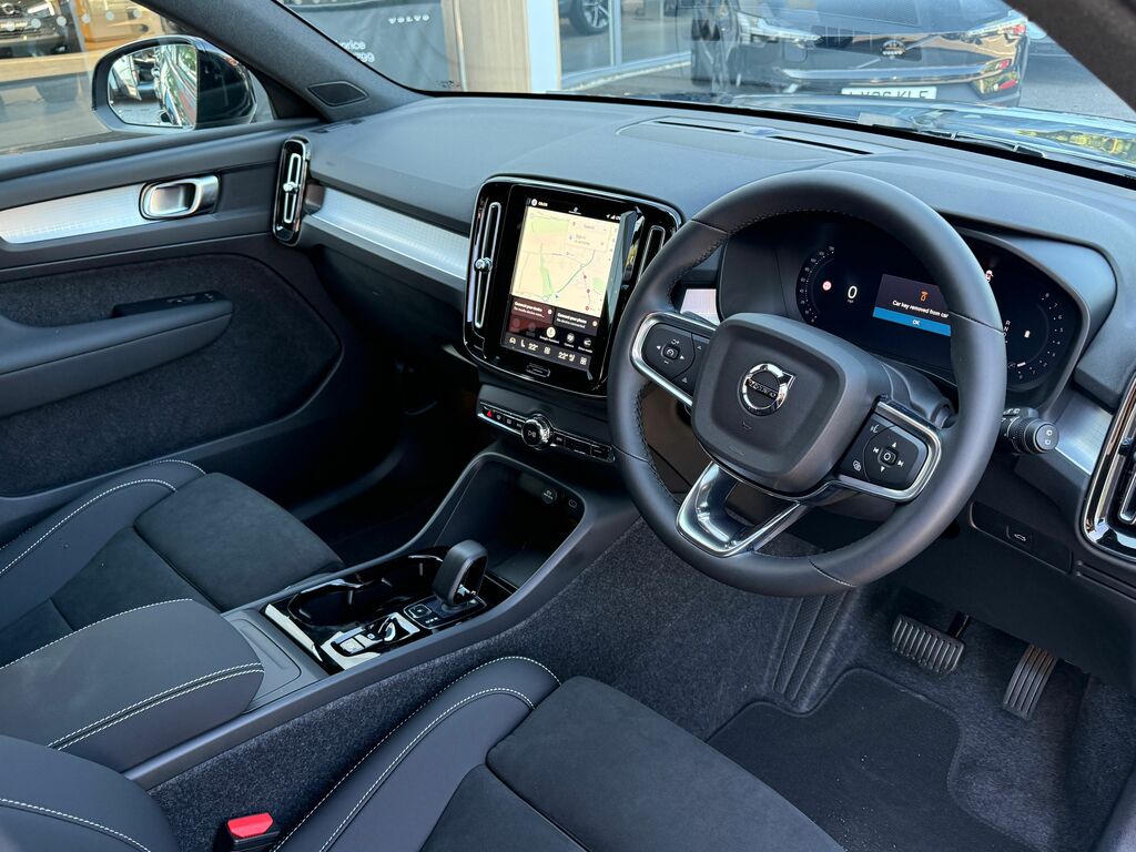Volvo XC40 Plus Blue #5