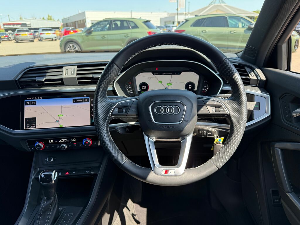 Audi Q3 S Line Black #6