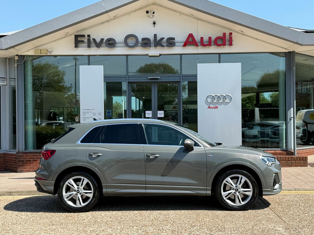 Audi Q3 S Line Black #2