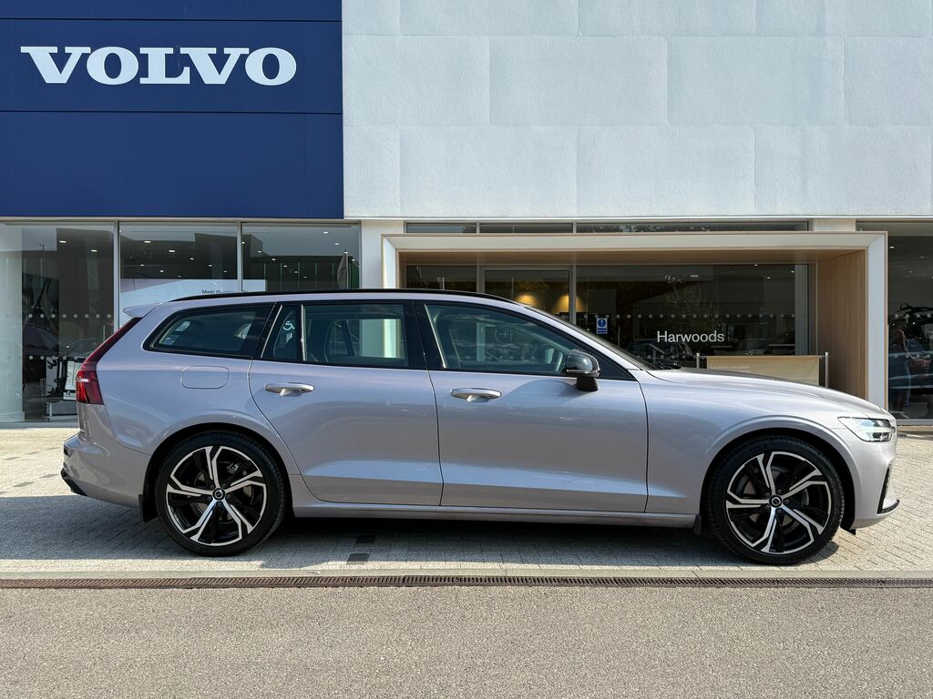 Volvo V60 Plus Black