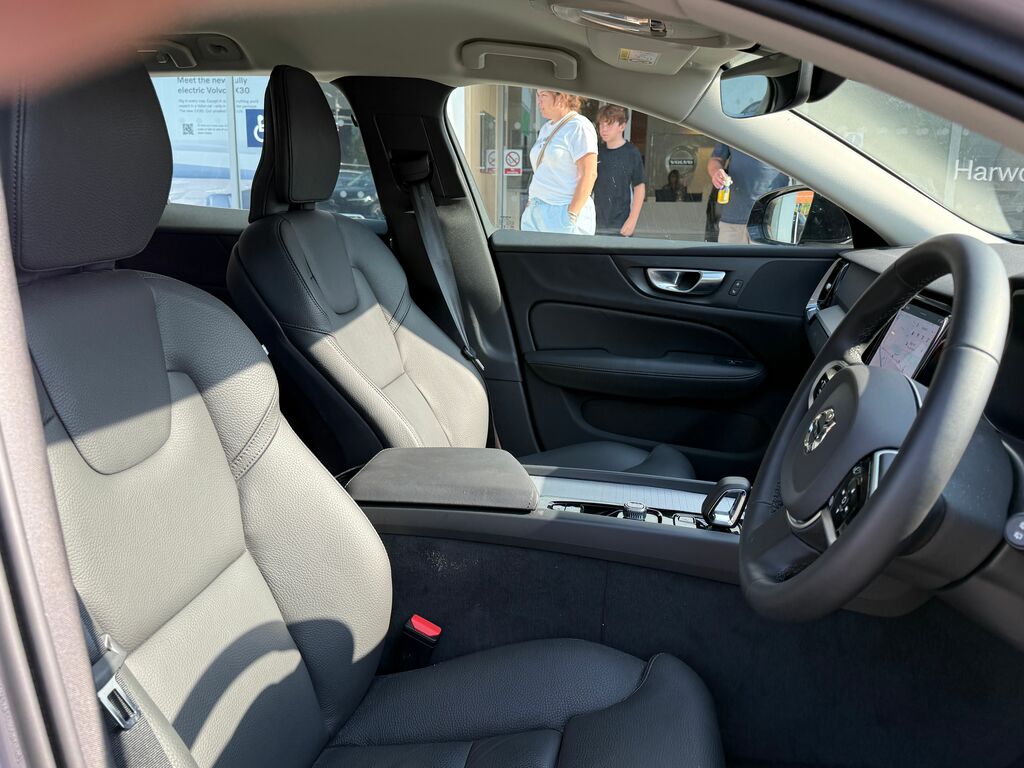 Volvo V60 Ultra, T8 Awd Plug-in Hybrid, Dar Black #25