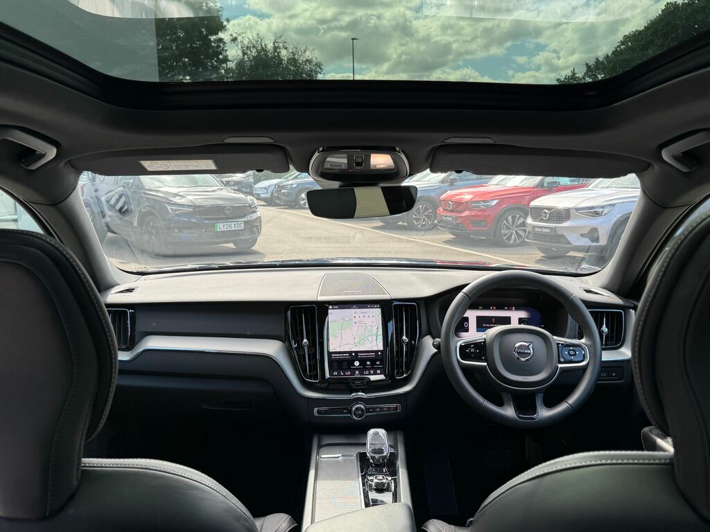 Volvo XC60 Plus Black Edition Black #2