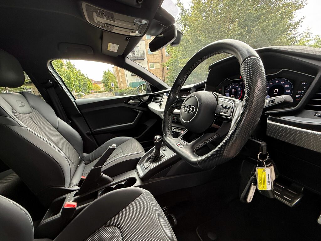 Audi A1 Black Edition HG73BUP Black #6