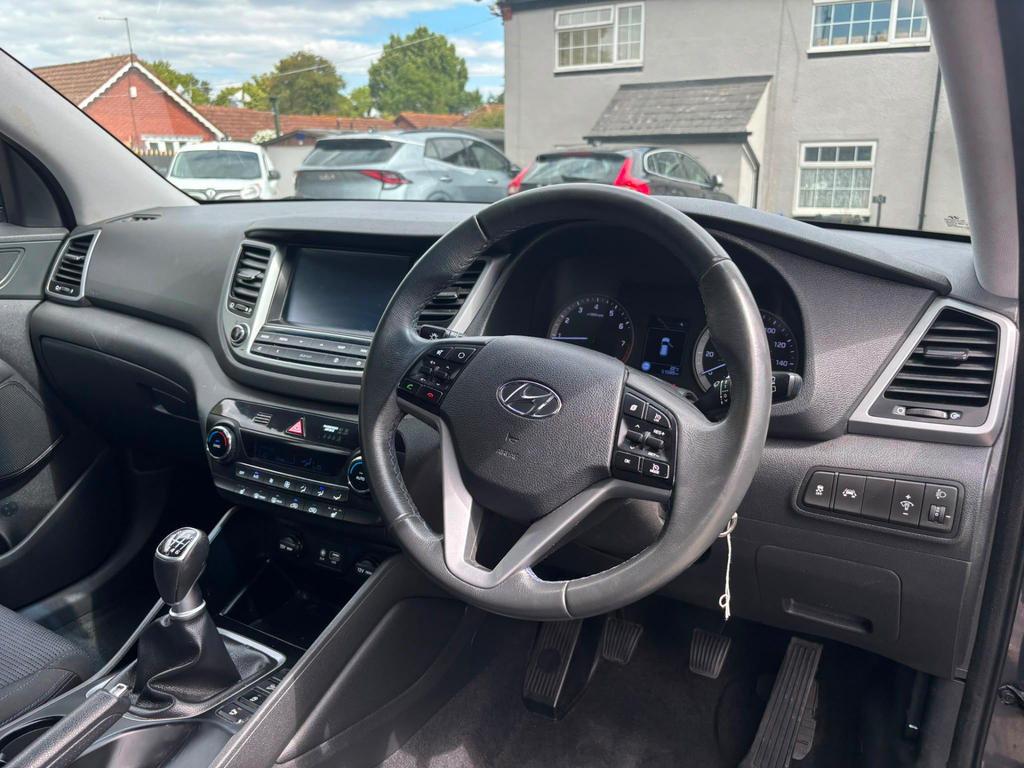 Hyundai Tucson 1.6 Gdi Blue Drive Se Nav Suv Eu Grey #2