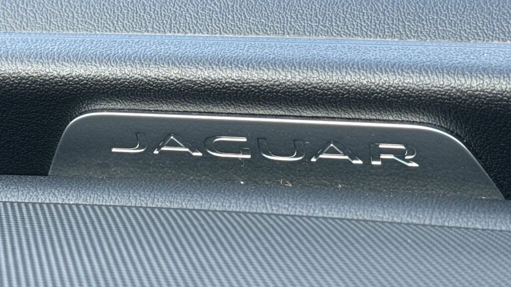 Jaguar XE 2.0D Prestige Grey #28