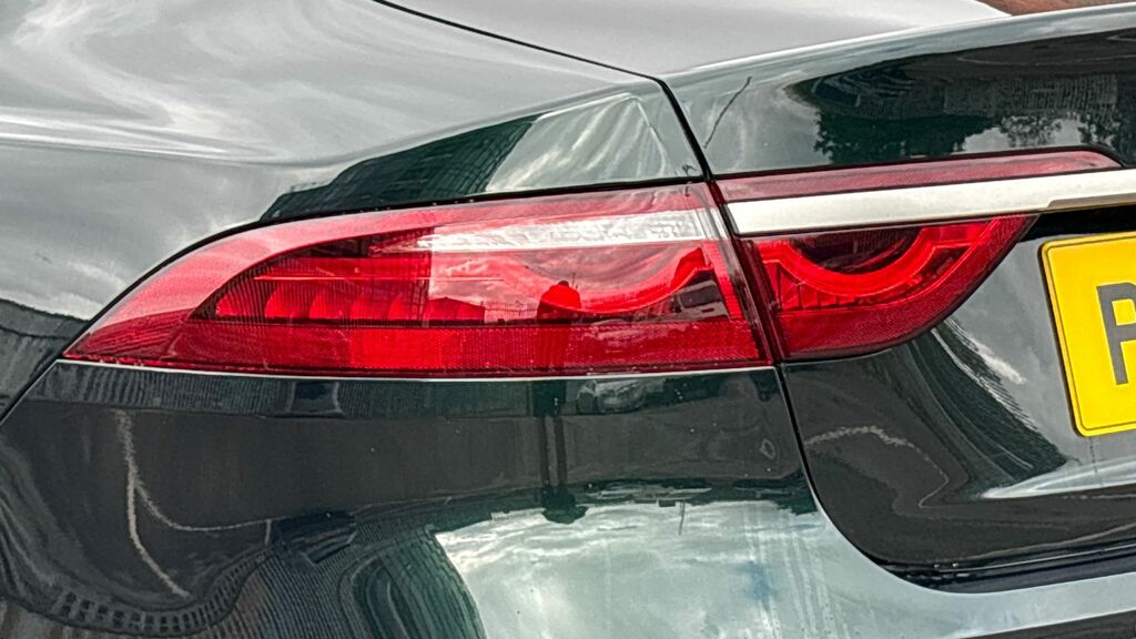 Jaguar XF Jaguar 2.0 D200 R-dynamic Se Black Saloon Grey #19