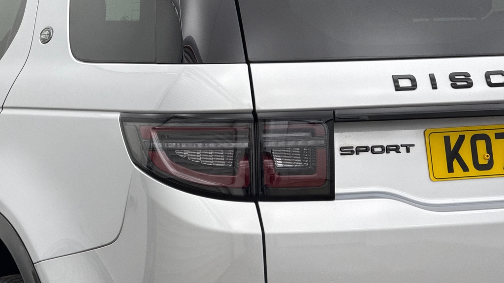 Land Rover Discovery Sport D200 Dynamic Hse White #19
