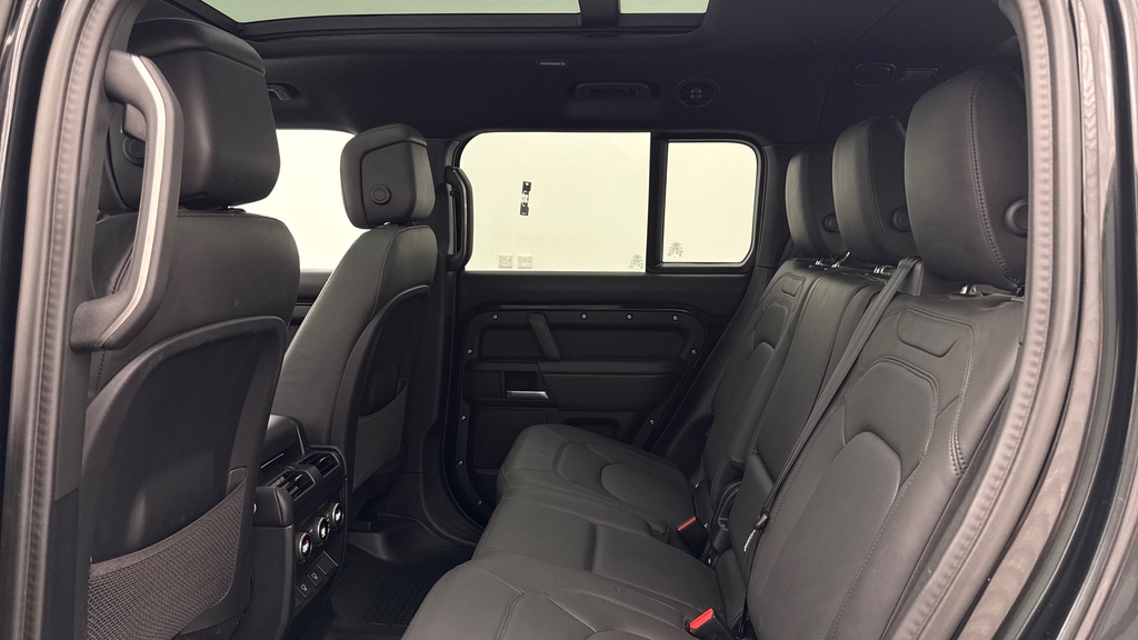Land Rover Defender 130 D350 X-dynamic Hse Santorini Black Black #4