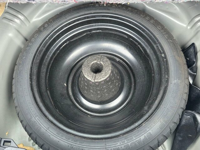 Toyota Yaris Vvt-h Icon Tech Hatchback Grey #3
