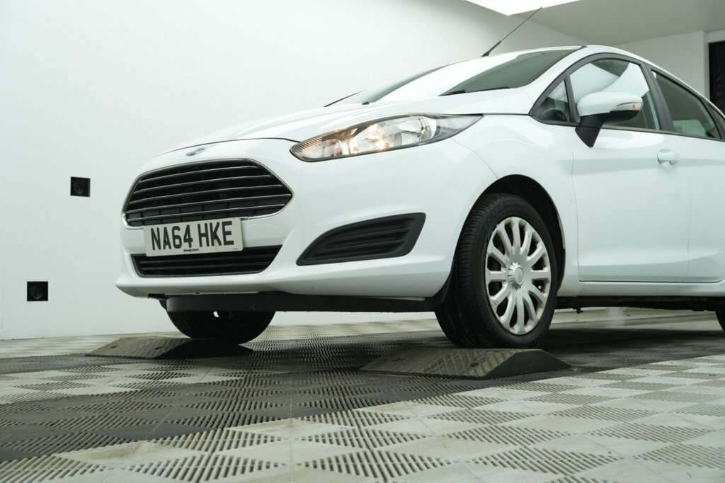 Ford Fiesta 1.3L Style White #6