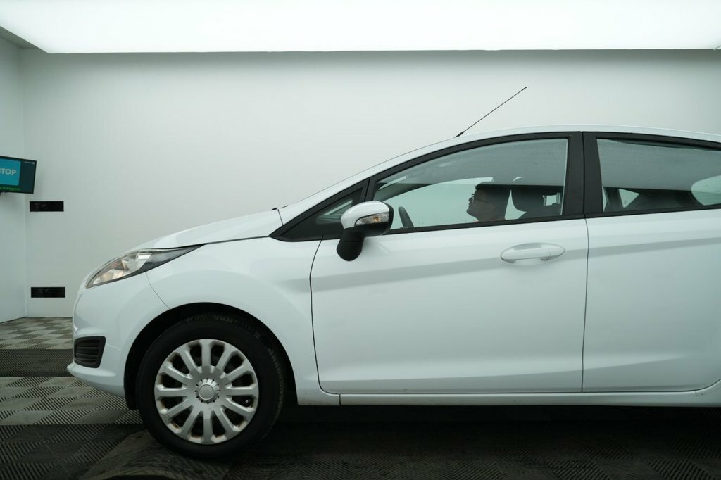 Ford Fiesta 1.3L Style White #4