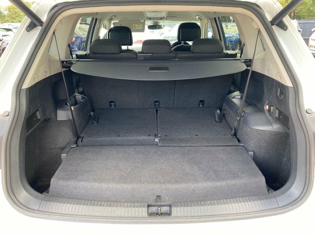 Volkswagen Tiguan Allspace 2L Match White #6