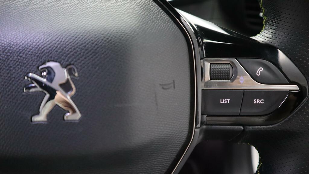Peugeot 208 Puretech Allure Premium Ss White #13