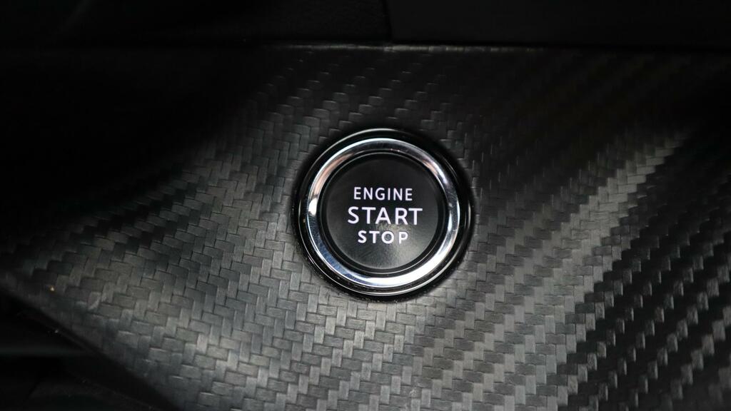 Peugeot 208 Puretech Allure Premium Ss White #22