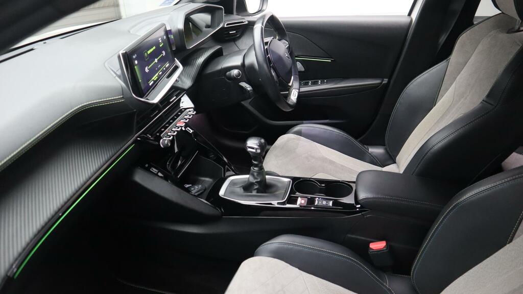 Peugeot 208 Puretech Allure Premium Ss White #9