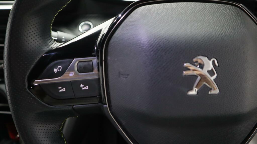 Peugeot 208 Puretech Allure Premium Ss White #12