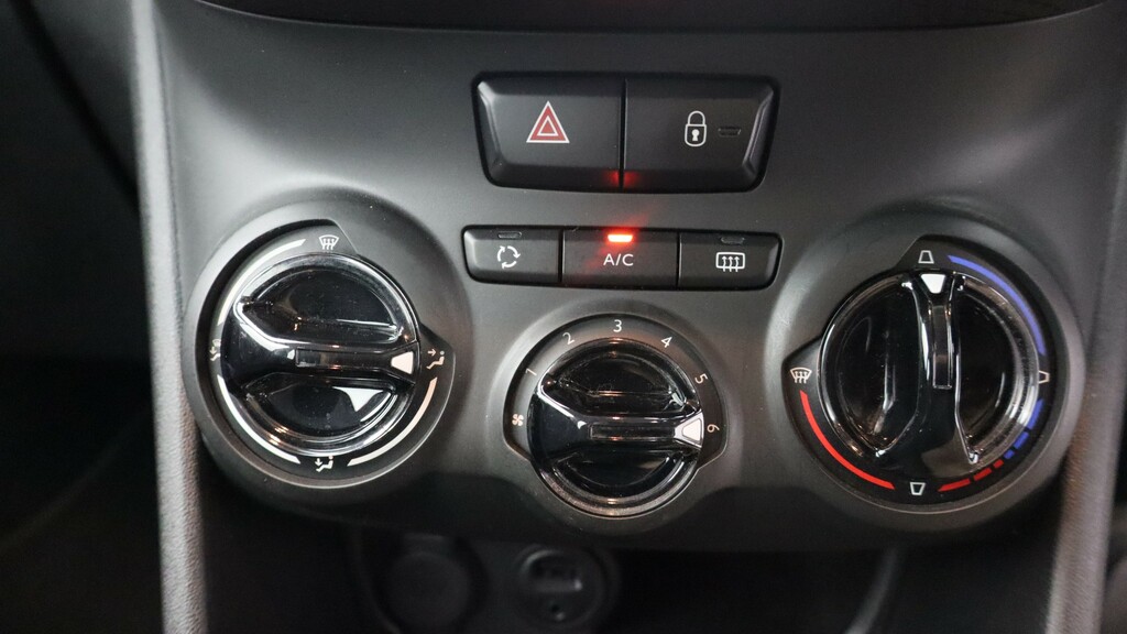 Peugeot 208 1.2 Puretech Xs White Euro 6 Orange #17