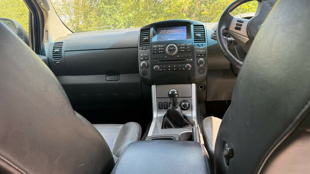 Nissan Navara Navara Tekna Dci Grey #11