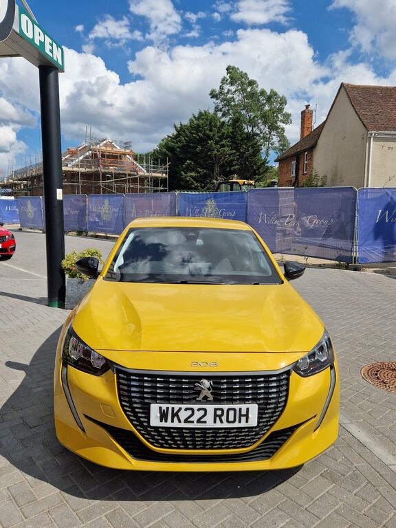 Peugeot 208 Hatchback 1.2 Puretech Allure Premium Euro 6 Ss Yellow