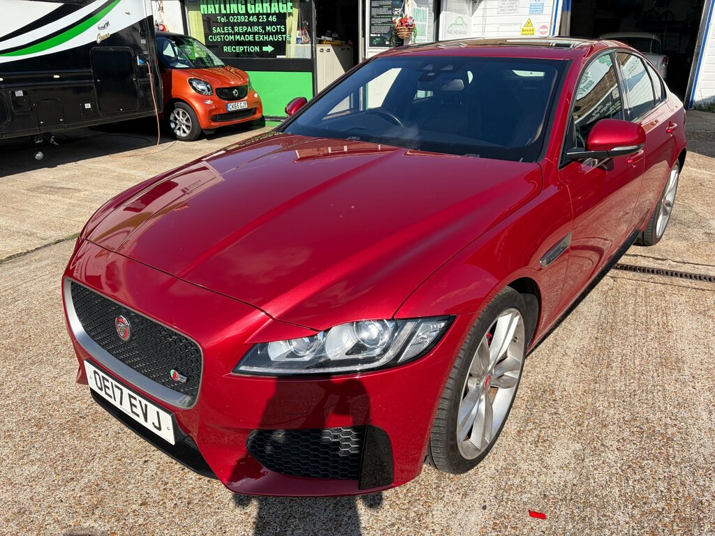 Jaguar XF 3.0D V6 S Saloon Euro 6 Ss 300 Red #3