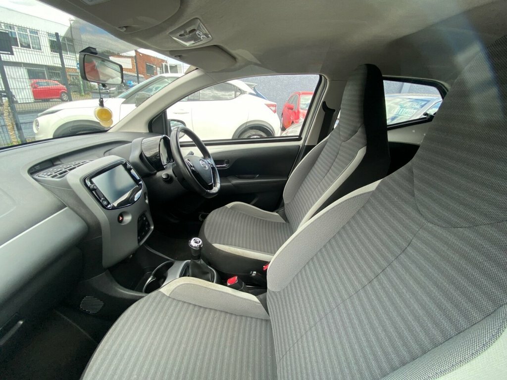 Toyota Aygo 1L X-trend GV19ENY White #4