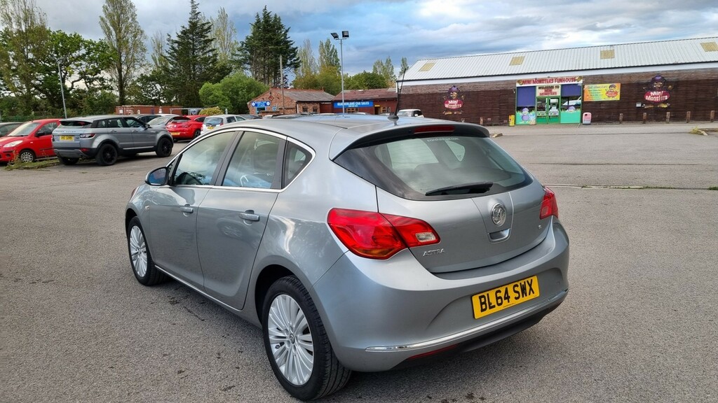 Vauxhall Astra Hatchback 1.6 16V Excite 2014 BL64SWX Silver #2