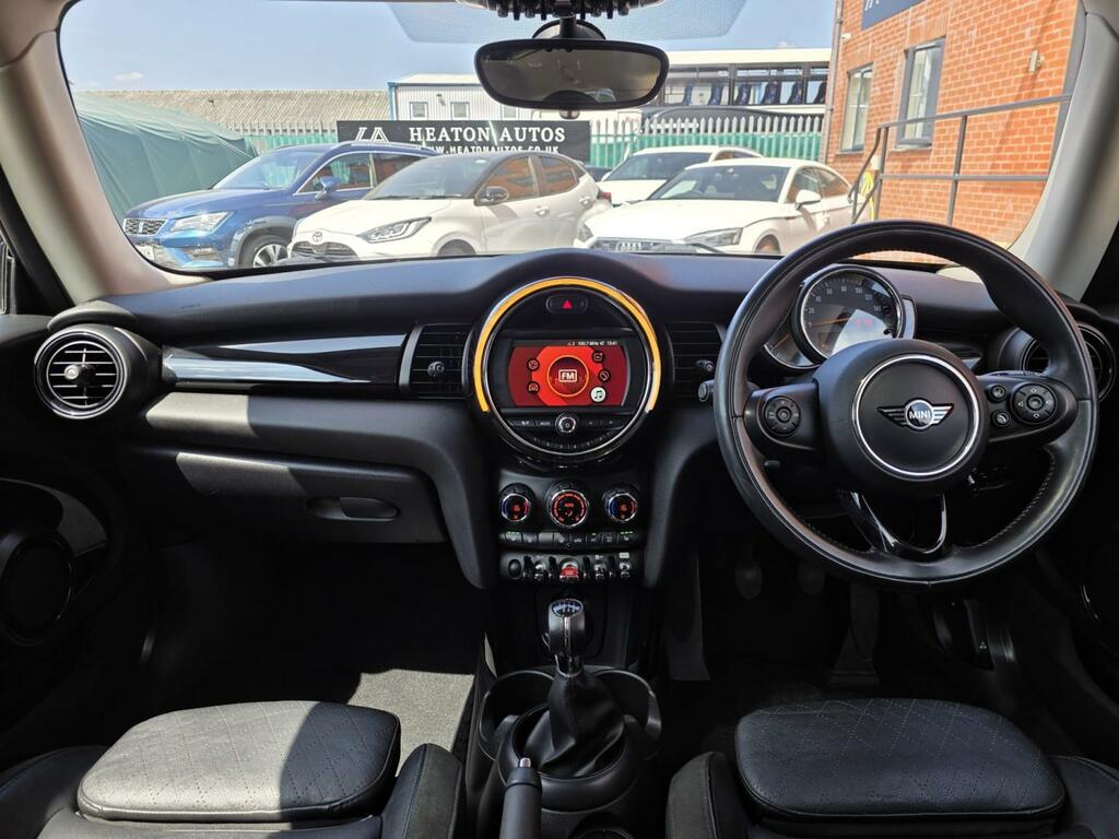 Mini Hatch 1.5 3-Door Hatch Cooper D Black #4