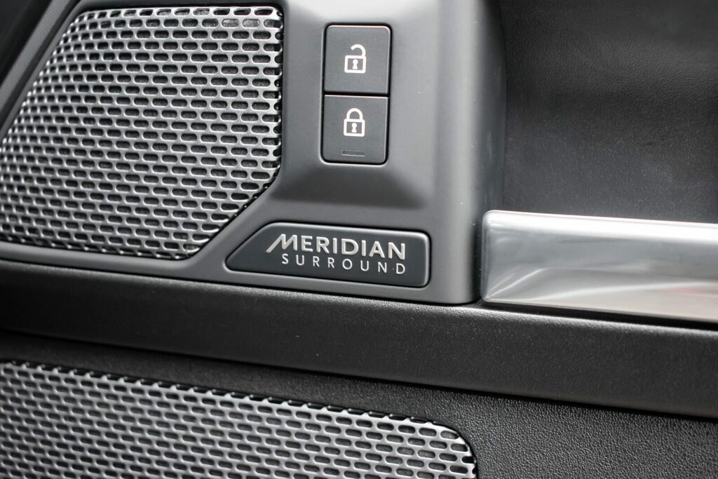 Land Rover Defender 90 3.0 D250 Hse 90 Green #10