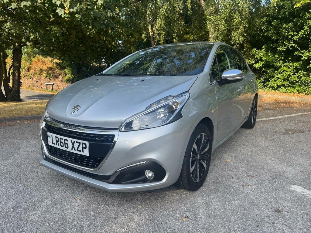 Peugeot 208 Allure Premium Silver
