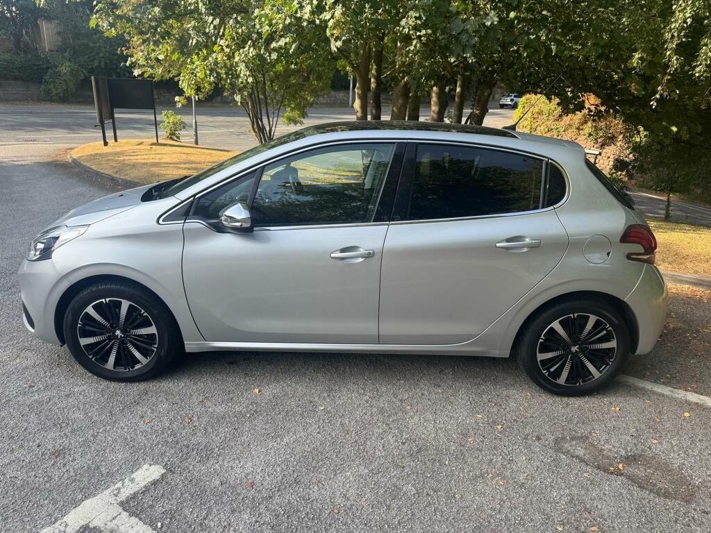 Peugeot 208 Allure Premium Silver #2