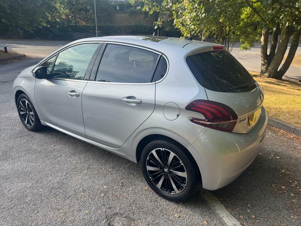 Peugeot 208 Allure Premium Silver #3