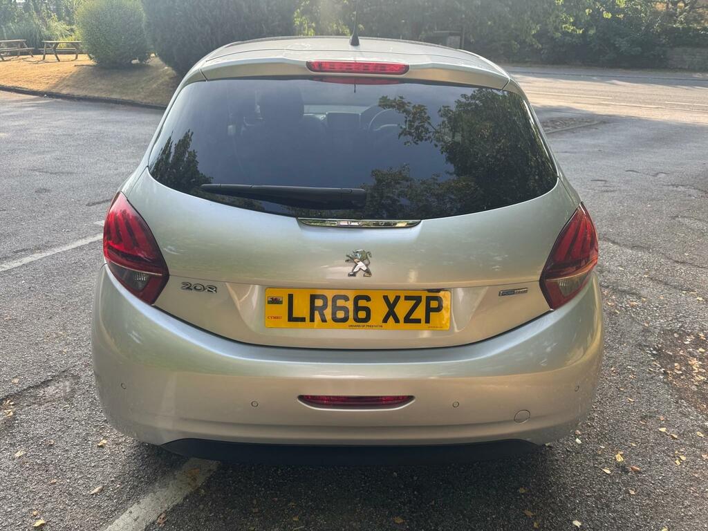 Peugeot 208 Allure Premium Silver #4