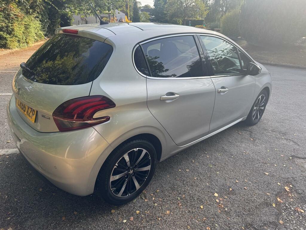 Peugeot 208 Allure Premium Silver #5