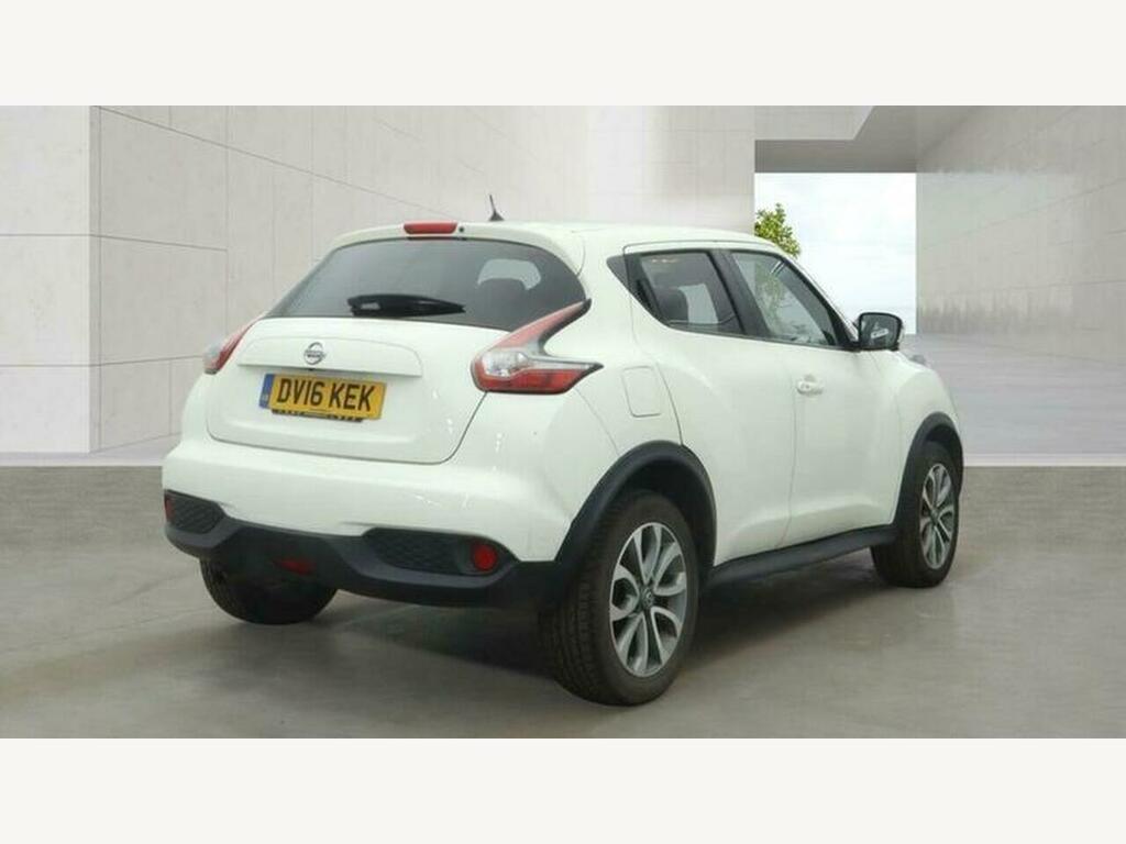 Nissan Juke Home Car Detail White #4