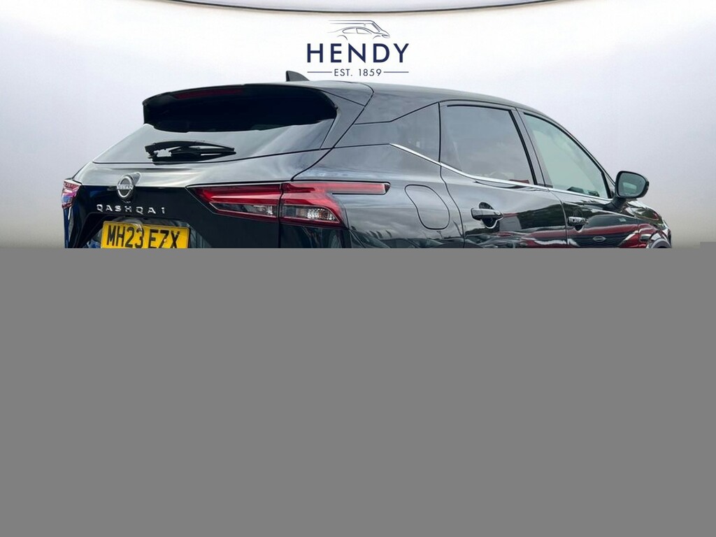 Nissan Qashqai 1.3 Dig-t Mh 158 N-connecta Xtronic Black #2