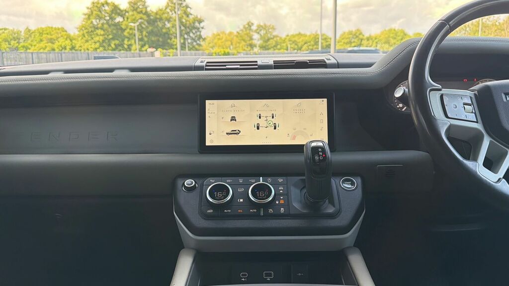 Land Rover Defender 110 3.0 D300 Se 110 V21LUC Green #2