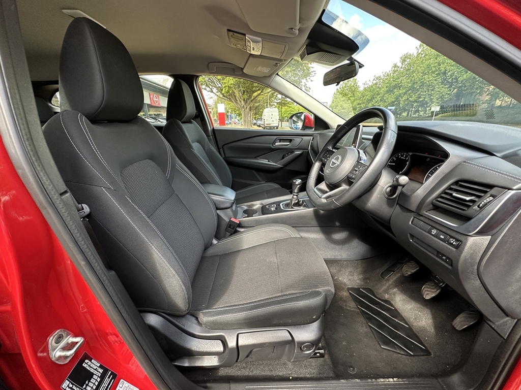 Nissan Qashqai 1.3 Dig-t Mh Acenta Premium Red