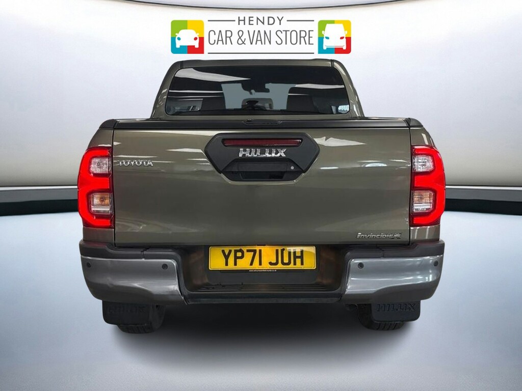 Toyota HILUX Invincible X Dcab Pick Up 2.8 D-4d Brown #4