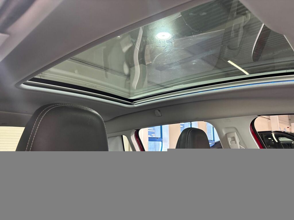 Peugeot 2008 1.2 Puretech 110 Allure Premium Red #2