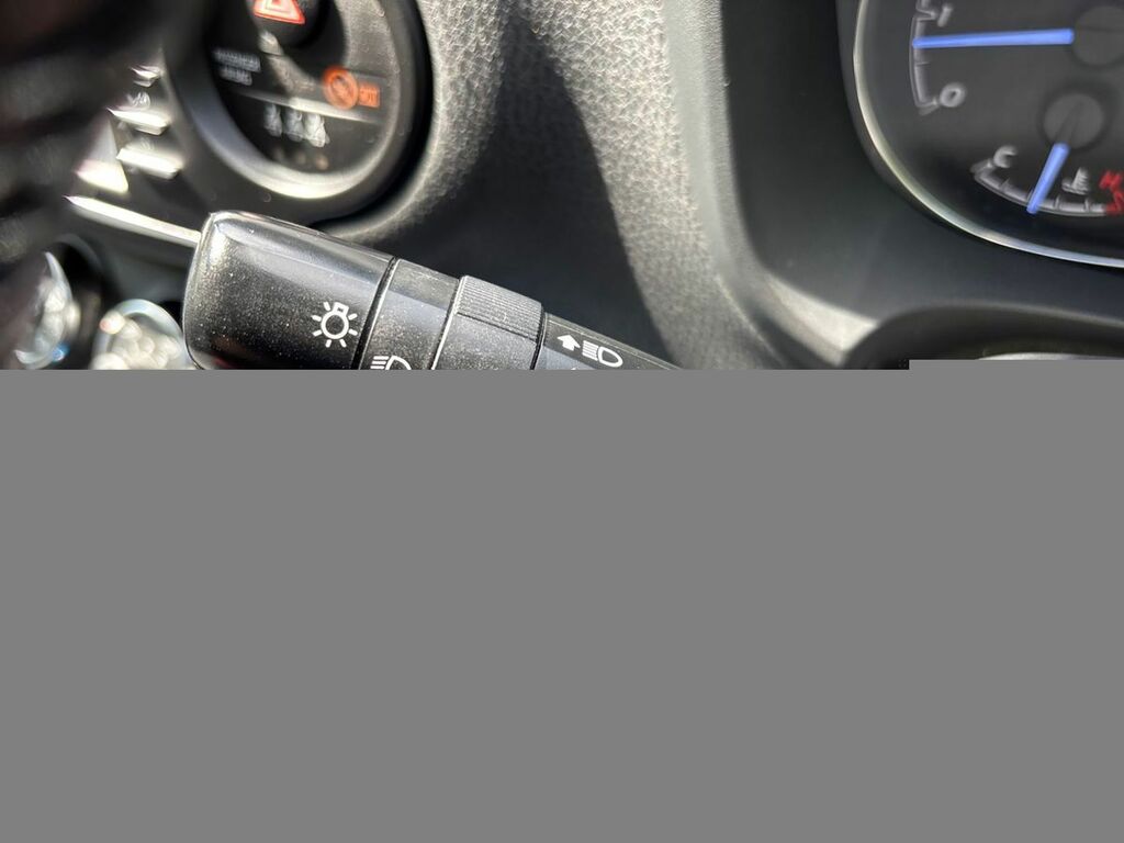 Toyota Yaris Vvt-i Icon Tech Red #11